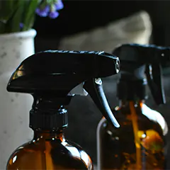 Clean a mattress: spray bottles