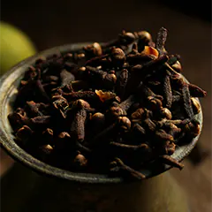 Cloves to get rid of fruit flies
