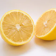 Lemon to get rid of fruit flies