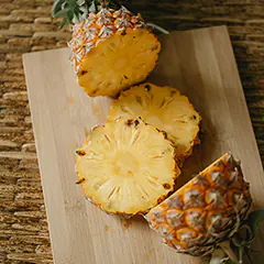 Way to cut a pineapple